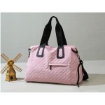 Textured Medium Gym Bag Duffel Bag Large Capacity Bag Unisex Travel Bag Commuter Tote Bag Portable Crossbody Bag for Women